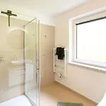 Joloisia Mit Blick Auf Planai *