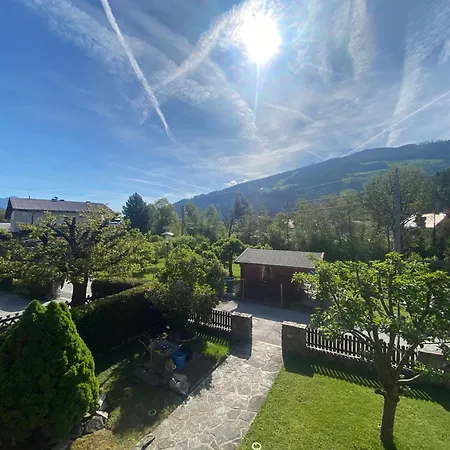 Joloisia Mit Blick Auf Planai