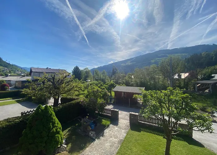 Joloisia Mit Blick Auf Planai