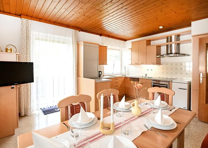 Joloisia Mit Blick Auf Planai