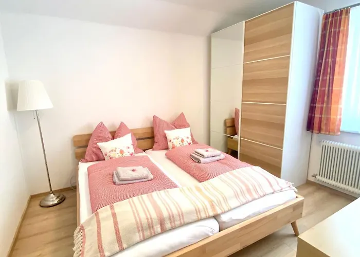 Joloisia Mit Blick Auf Planai *